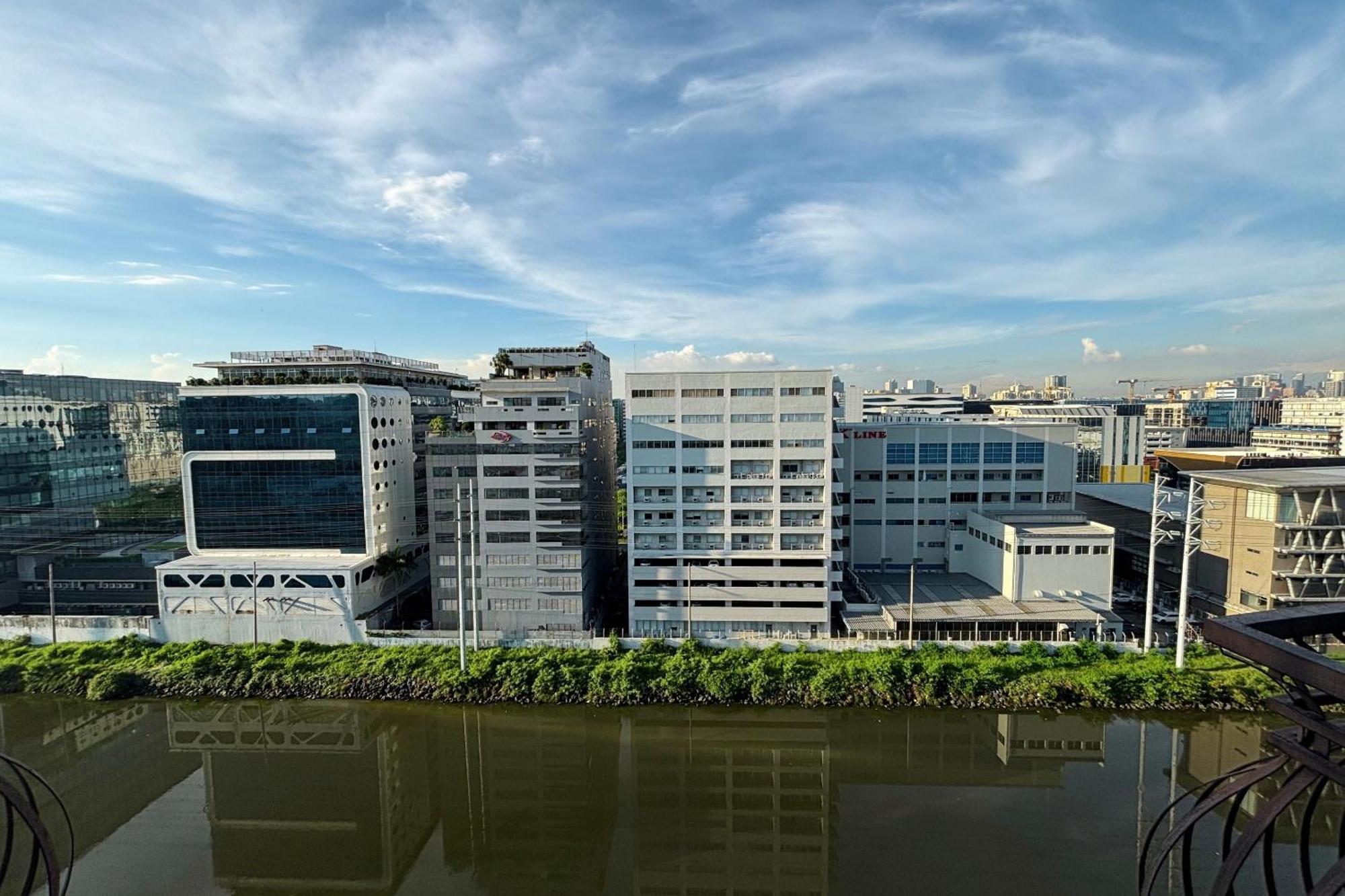 Extremeli Suites Manila Powered By Cocotel Ngoại thất bức ảnh